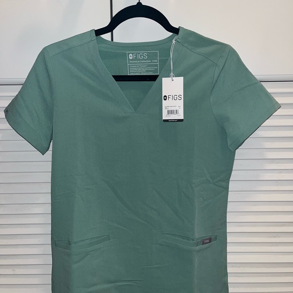 Figs • Women’s Casma Jade Green Three-Pocket Scrub Top - XXS - Picture 3 of 4